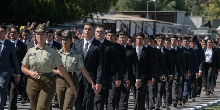 830 jóvenes ingresaron a la Escuela de Formación de Carabineros