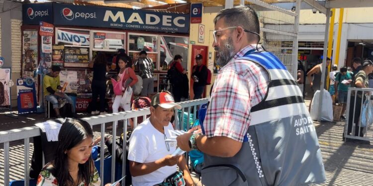 Entrega de información preventiva por enfermedades trasmitidas por zancudos en Terminal Rodoviario de Iquique