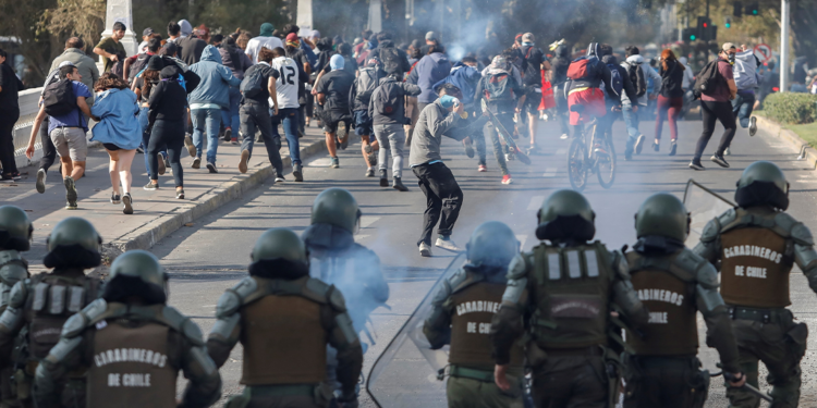 Encuesta Cadem: 94% está en desacuerdo con que se entreguen pensiones de gracia a víctimas del estallido social que tenían condenas por delitos violentos