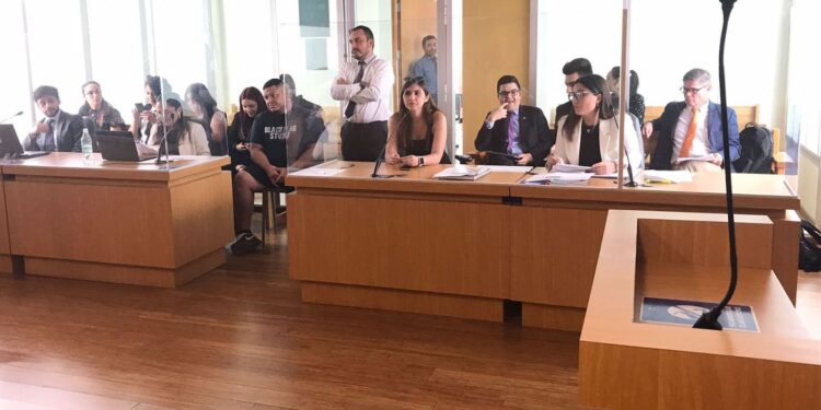 Juzgado de Alto Hospicio realiza simulación de audiencias con egresados de Derecho