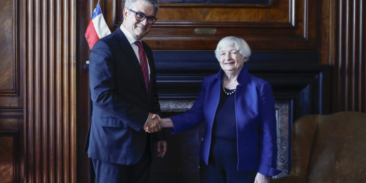 Mario Marcel y Janet Yellen sostienen reunión bilateral y participan en mesa redonda con empresas