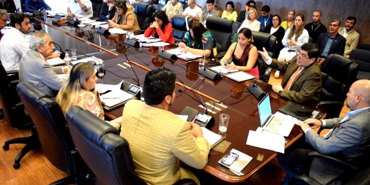 CORE Tarapacá confirmó $2 mil 915 millones para restaurar 3 edificios UNAP y renovar equipos clínicos