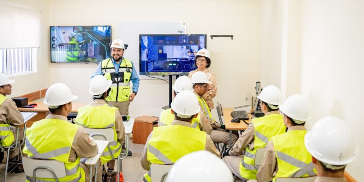 Ministra de Minería visitó Liceo Bicentenario Minero Juan Pablo II