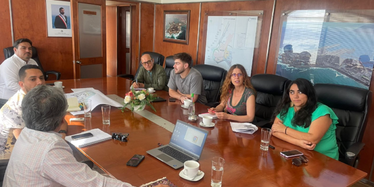 Dirección de Obras Portuarias del MOP sostiene reunión con EPI para mejorar el paseo costero de El Morro