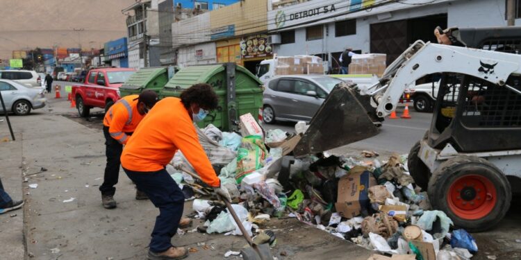 Concejo Municipal de Iquique aprueba externalizar servicios de aseo de calles y recolección de voluminosos y escombros