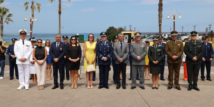Izan pabellón nacional en conmemoración del 94 aniversario de la Fuerza Aérea de Chile