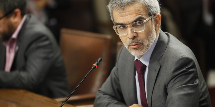 Ministro Cordero señala que «el Gobierno es partidario» de la creación de una cárcel para el crimen organizado