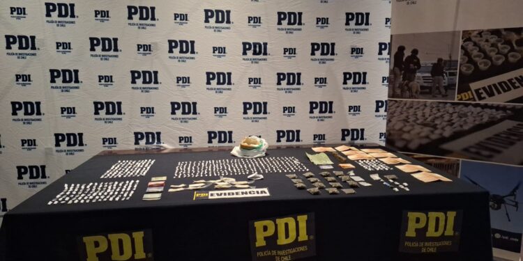 PDI de Alto Hospicio detiene a 9 personas por microtráfico e incauta 900 mil pesos en billetes falsos