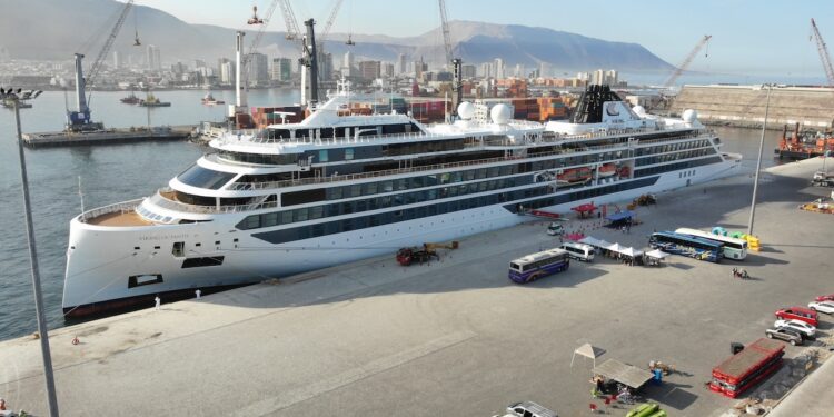 Recala en Iquique el Viking Octantis: 13º crucero de la temporada