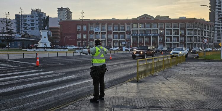 Carabineros presta servicios policiales ante retorno a clases