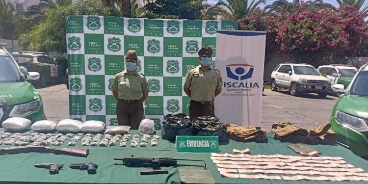 Cinco allanamientos, incautación de 104 kilos de drogas y 8 infractores detenidos en las comunas de Iquique y Alto Hospicio