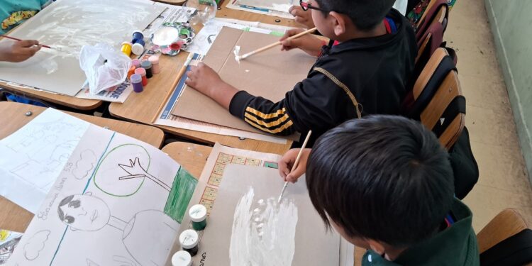 Estudiantes de Tarapacá aprenden a través de la creación artística