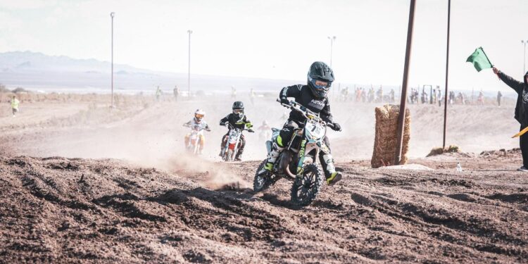 Destacada participación de jóvenes pilotos Iquiqueños en torneo de motocross en Calama
