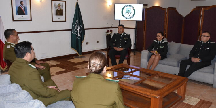 Gendarmería presentó saludos  a Carabineros con motivo del 97 aniversario
