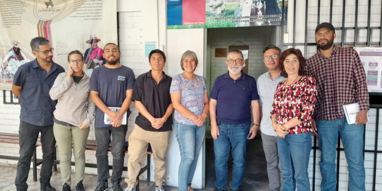Indap y LabAncestral acuerdan trabajo conjunto para el desarrollo agrícola del Tamarugal