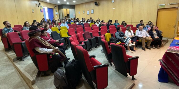 Difusión del derecho de pueblos indígenas a recibir atención de salud con pertinencia cultural