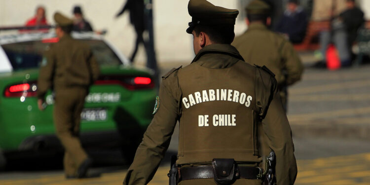CADEM: 84% aprueba el trabajo que está desarrollando Carabineros, su mejor registro histórico
