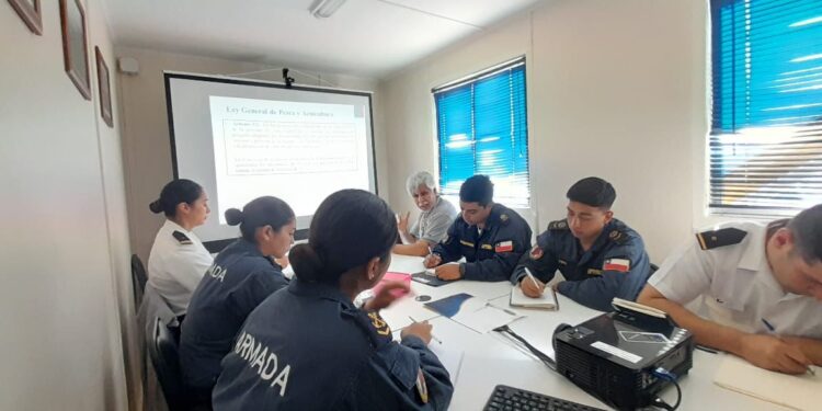 Sernapesca Tarapacá realizó capacitación a funcionarios de la Armada en Iquique