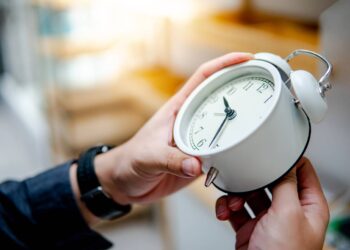Cinco consejos para enfrentar de mejor manera el cambio de hora