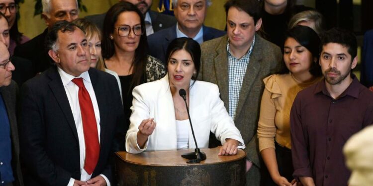 Por un voto (76-75) la diputada comunista Karol Cariola preside la Cámara Baja