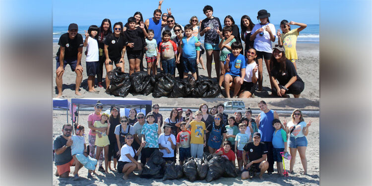 Colegio Fontem Jr promueve la acción ambiental con una gran limpieza en Playa Huayquique
