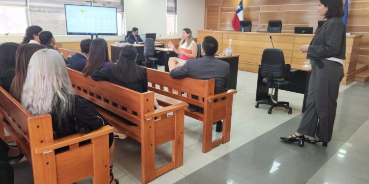 Corte de Iquique recibe visita de alumnos de Derecho de la Universidad Arturo Prat