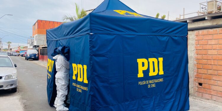 PDI investiga homicidio con arma cortopunzante en calle «Alejandro Azolas»