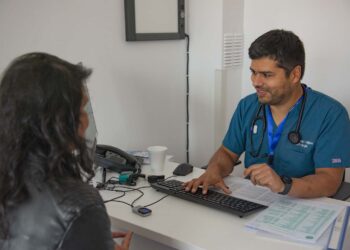 Inician mes del mar con nuevo operativo médico de Fundación Acrux en región de Tarapacá