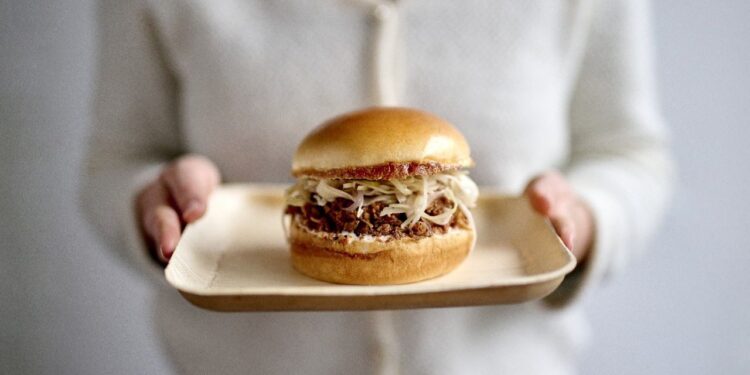 Del Fast Food al Fast Good: Panadería gourmet para celebrar el Día del Completo y el Día de la Hamburguesa