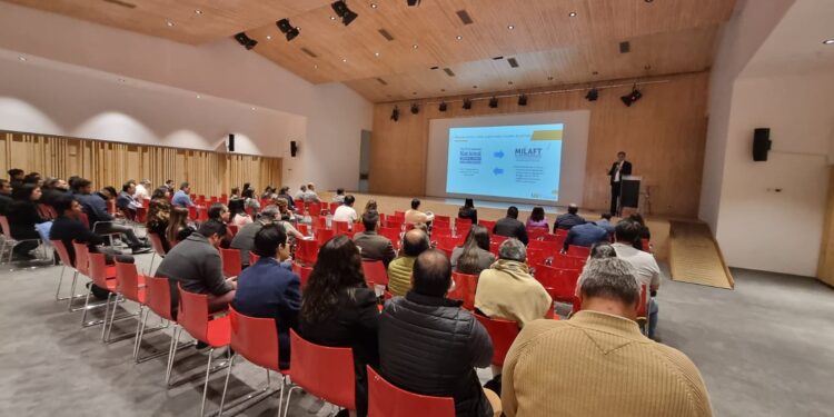 Director nacional de Unidad de Análisis Financiero realiza capacitación a usuarios de Zona Franca Iquique