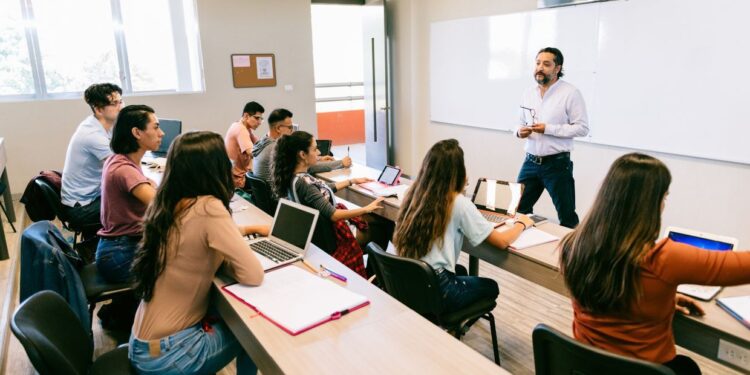 Mineduc entrega más de 684 mil beneficios estudiantiles para la educación superior; en Tarapacá 12 mil 935 alumnos
