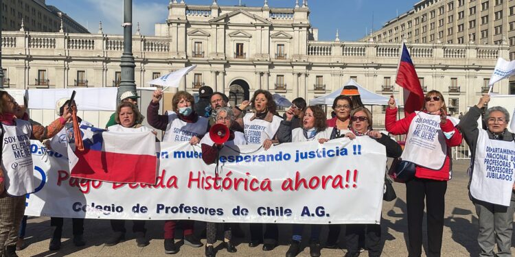 Docentes afectadas por la deuda histórica: «Esperamos el anuncio del Presidente Boric este sábado”