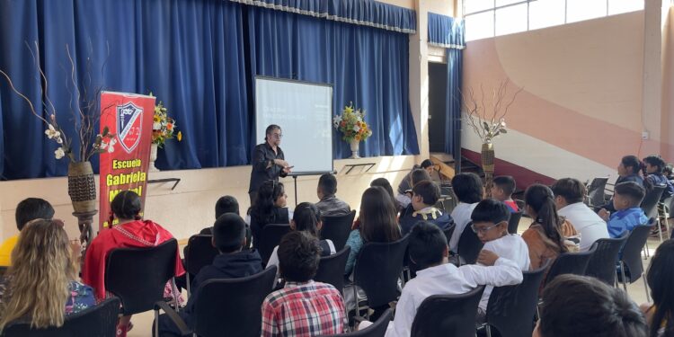 Continúa ciclo de literatura “Desierto Florido de la Escritura” en el Museo Regional de Iquique