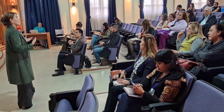 Capacitan a equipos directivos de Slep Iquique en prevención y convivencia educativa