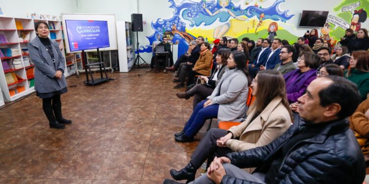 Mineduc presenta propuesta de actualización del currículum escolar de 1° básico a 2° medio que será sometida a Consulta Pública