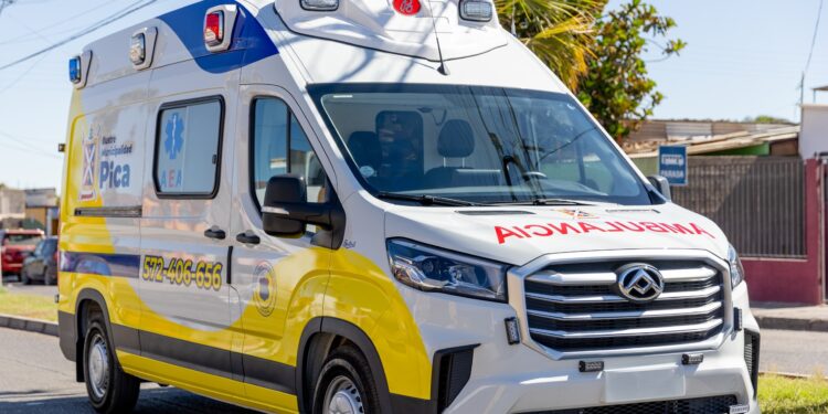 Collahuasi y Municipalidad de Pica se unen para reforzar la atención de emergencia comunal con nueva y moderna ambulancia