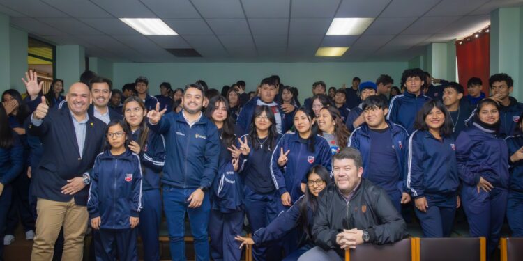 Estudiantes del Liceo Bernardo O’Higgins conocieron rol del Gobierno Regional