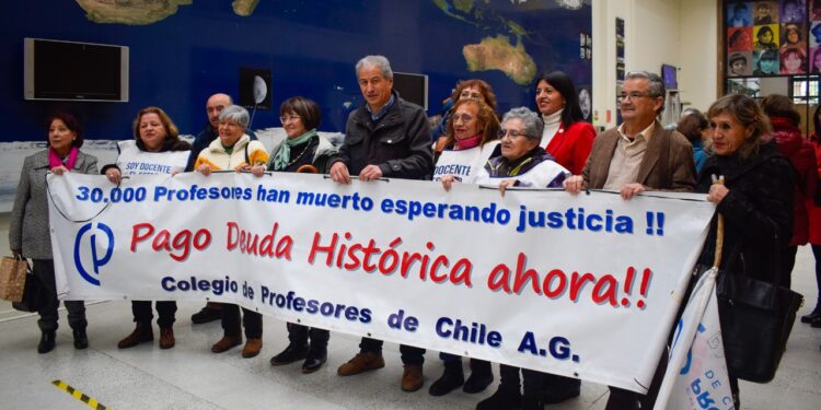 Colegio de Profesores: Gobierno confirma que proyecto de ley de reparación de la deuda histórica se discutirá en el Parlamento antes de fin de año