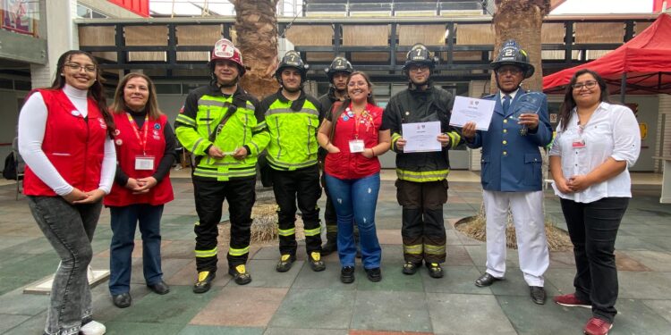 Teletón Iquique premia a Bomberos por su compromiso histórico con la campaña solidaria en la región