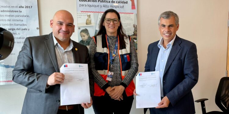 SLEP y Municipalidad de Iquique firman convenio para facilitar establecimientos educacionales en caso de emergencias