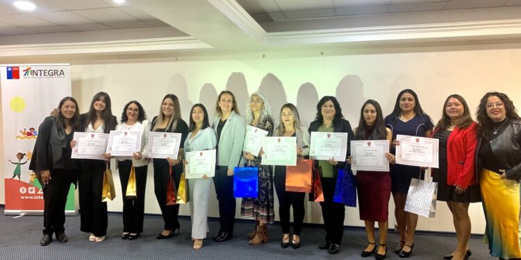 Trabajadoras obtienen título universitario de Técnico en Párvulo de Nivel Superior