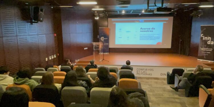 Seminario Internacional busca generar bases de un ecosistema aeroespacial para Región de Antofagasta