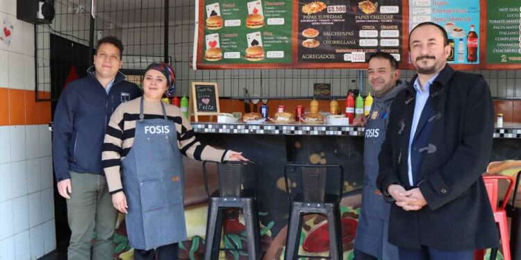 FOSIS y Defensoría del Contribuyente lanzan postulaciones a programa de acompañamiento para la formalización