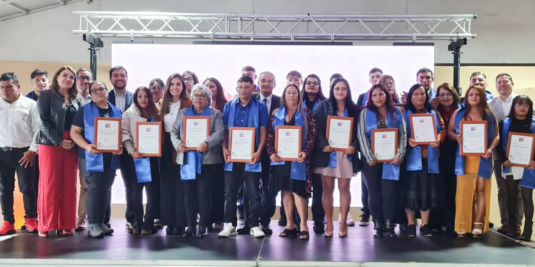 AII y Fundación Collahuasi realizan graduación de enseñanza básica y media del Programa Nivelación de Estudios Borde Costero