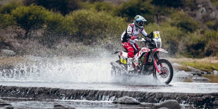 Nacho Cornejo le cuida las espaldas al líder del campeonato, su compañero Ross Branch