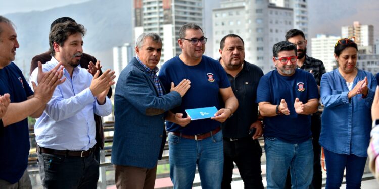 Municipalidad entregó subvención $200 millones al Cuerpo de Bomberos de Iquique