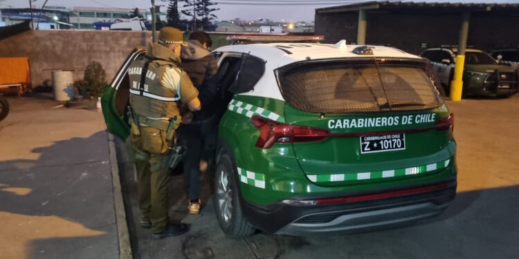 Carabineros detuvo a taxista que habría abusado de estudiante en trayecto a su colegio