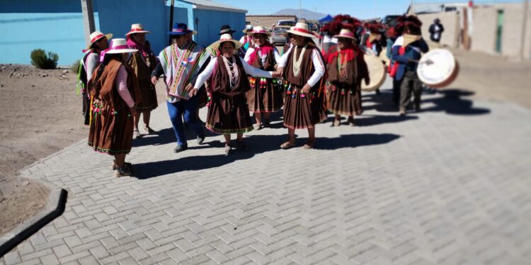 MINVU inaugura pavimentos participativos en  Escapiña / Plan sectorial para 10 localidades de comuna de Colchane