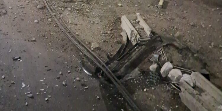 Otro más: Poste al suelo en las primeras horas en comuna de Iquique