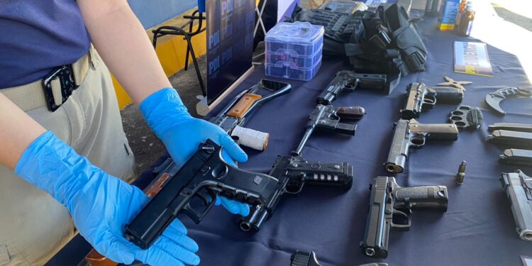 Operativo en las tomas de Calama terminó con cinco detenidos y la incautación de armas, municiones, droga y más de 9 millones en efectivo